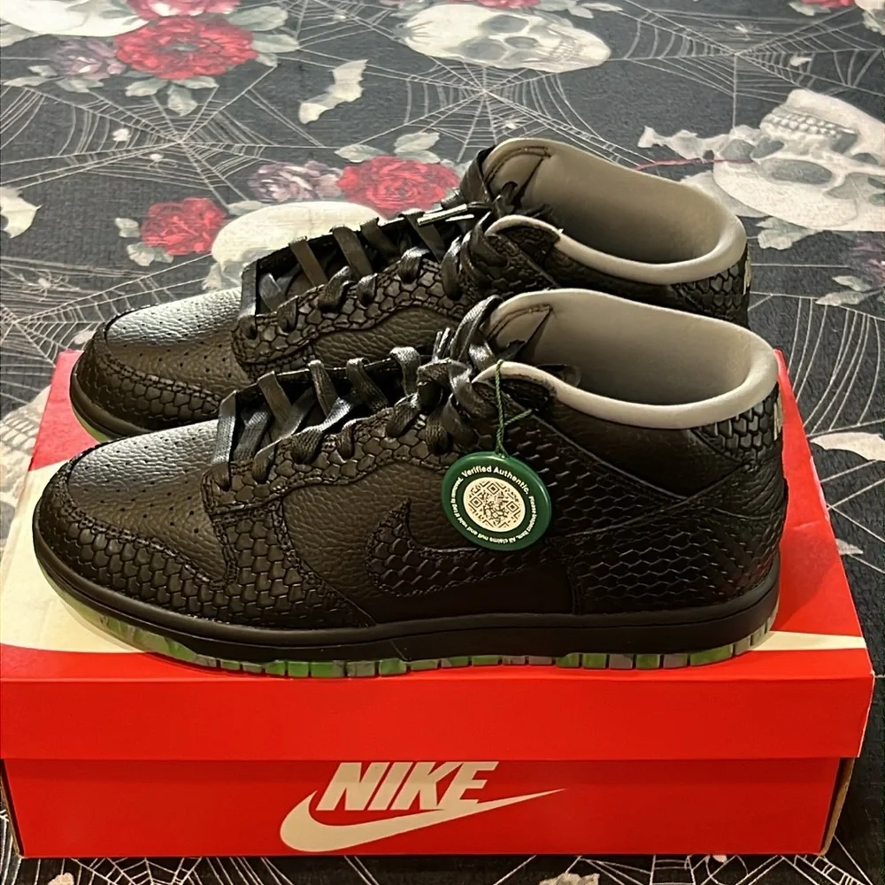 DS NIKE DUNK MID PREMIUM BLACK/GREY/GREEN HEADLESS HORSEMAN SZ MENS 8.5 NWT - Picture 4 of 10
